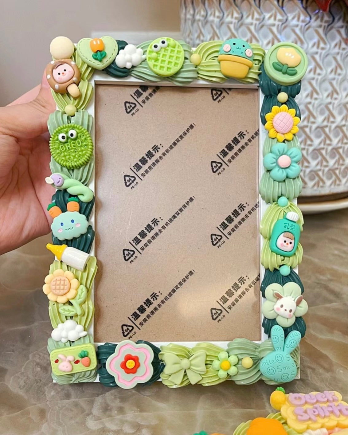 DIY Picture Frame (18 Charms, 4 Glues)