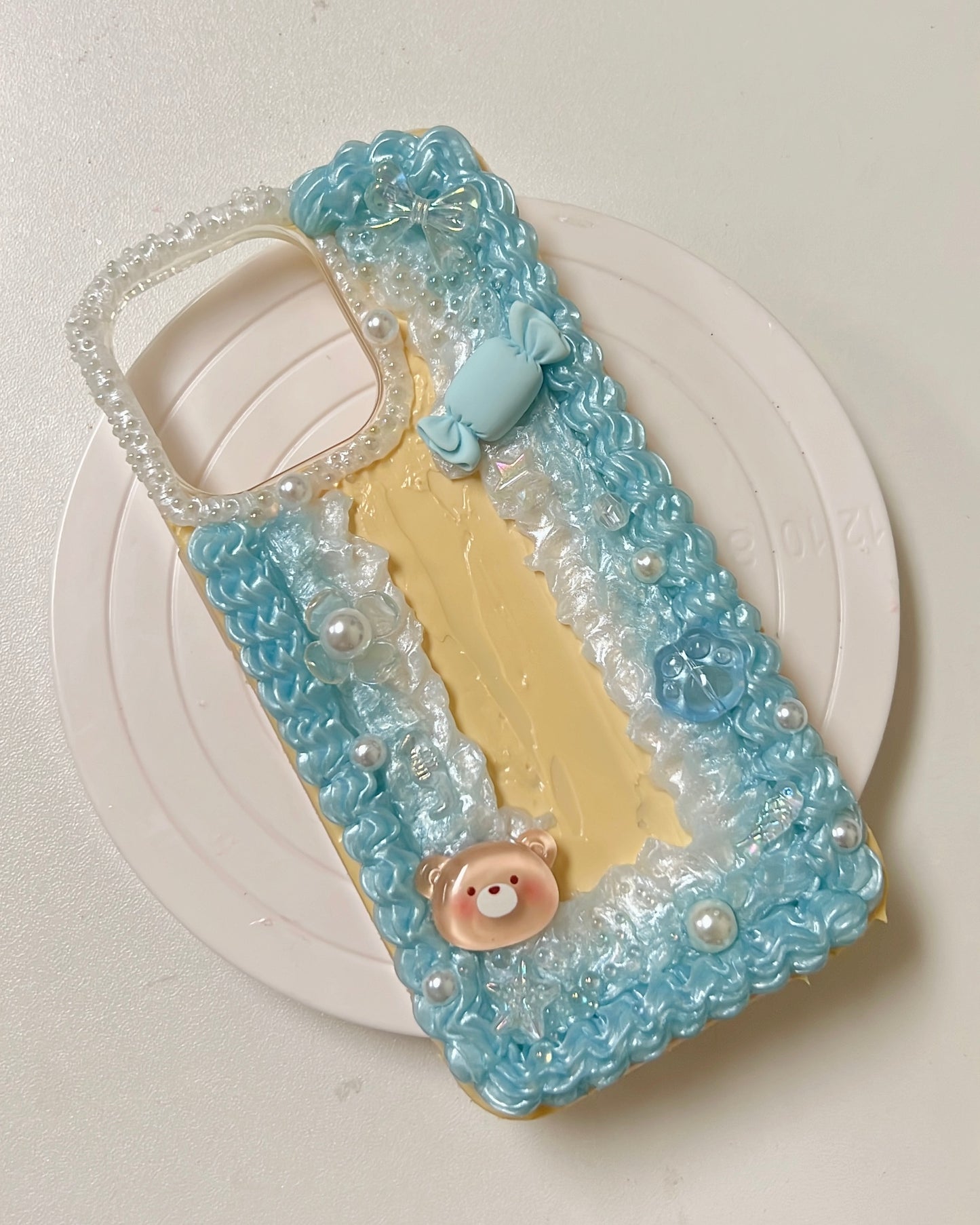 DIY Phone Case (20 Charms, 4 Glues)